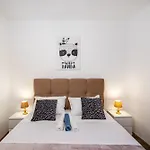 Villa Atraktivna Lana S Dva Bazena *