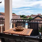 Atraktivna Lana S Dva Bazena Villa *