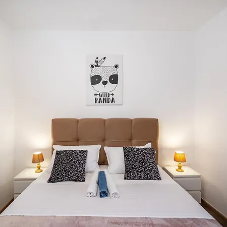 Villa Atraktivna Lana S Dva Bazena *