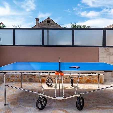 Villa Atraktivna Lana S Dva Bazena