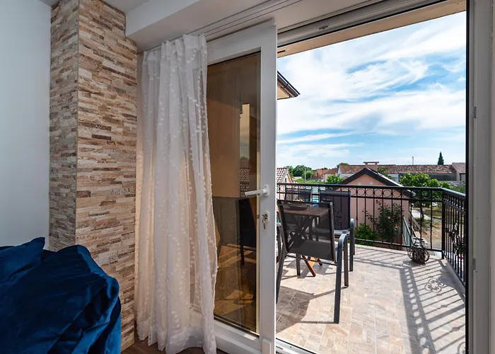 Atraktivna Lana S Dva Bazena * Dusic