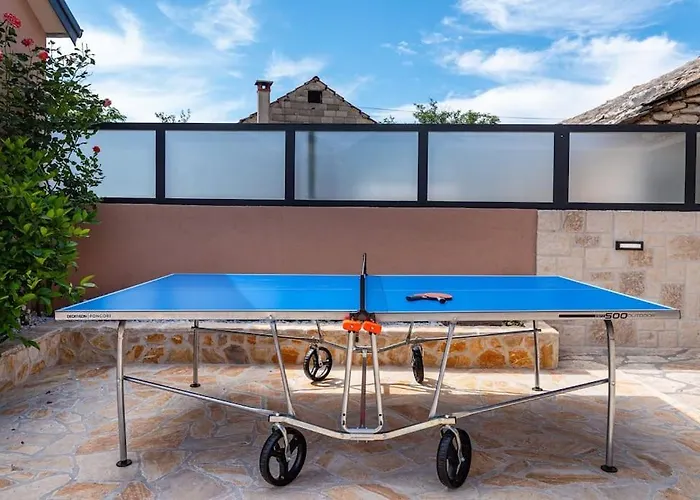 Villa Atraktivna Lana S Dva Bazena